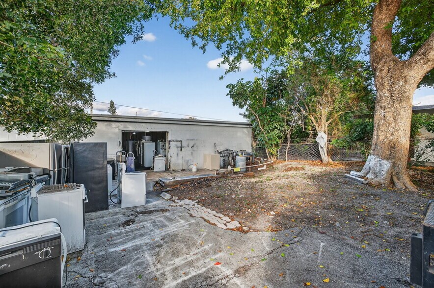More Photos Of 3928 SW 12th Ct, Fort Lauderdale Manufacturing For Sale