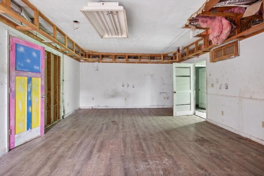 More Photos Of 79 Jones St, Jasper Warehouse For Sale