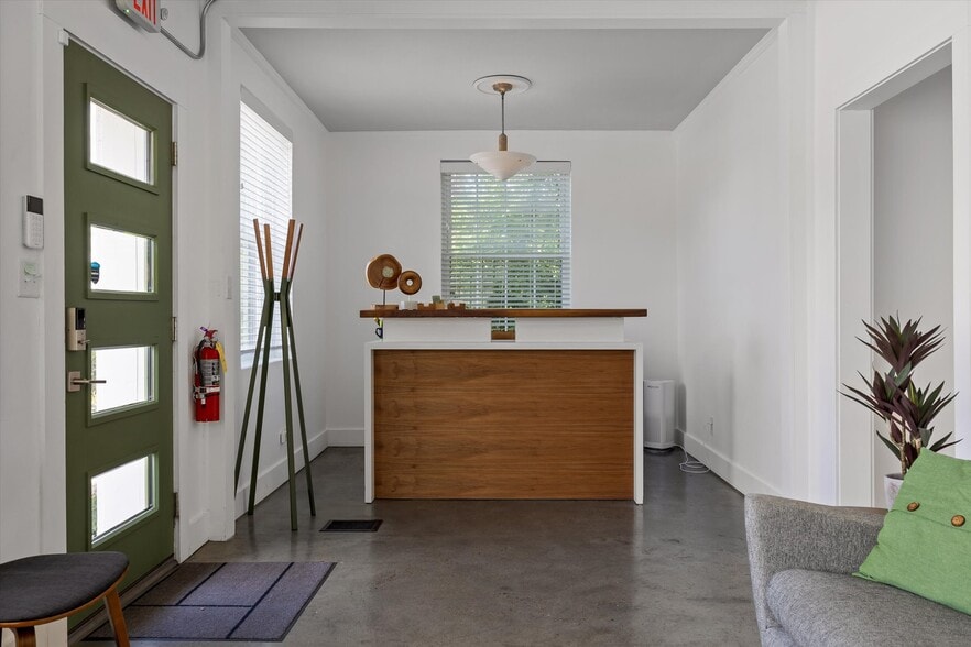 More Photos Of 525 Cherokee Blvd, Chattanooga Office For Lease