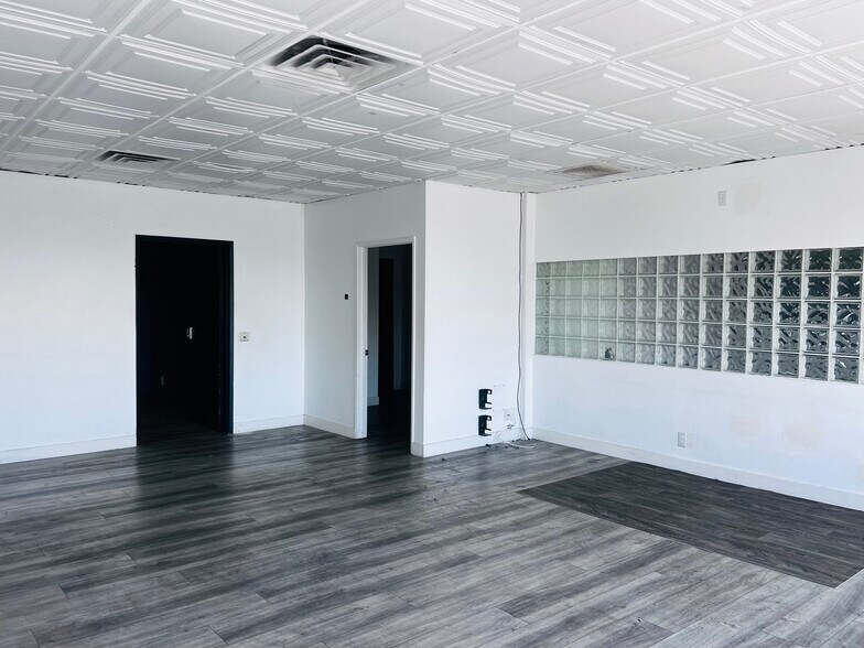 More Photos Of 1711 Winona Blvd, Los Angeles Loft Creative Space For Lease