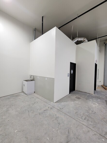 More Photos Of 965 Barstow Ave, Clovis Industrial For Lease