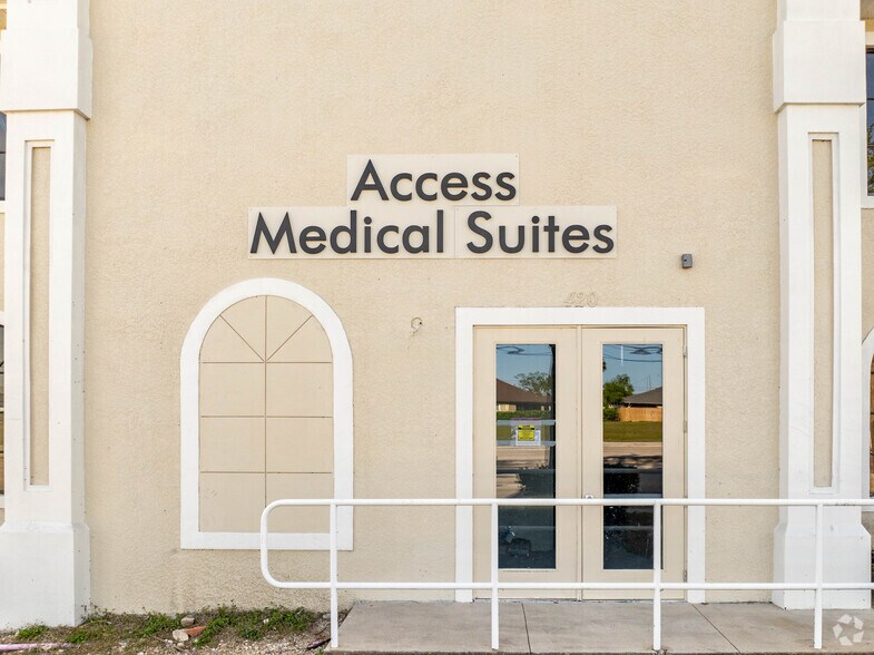 More Photos Of 420 Del Prado Blvd, Cape Coral Medical For Lease
