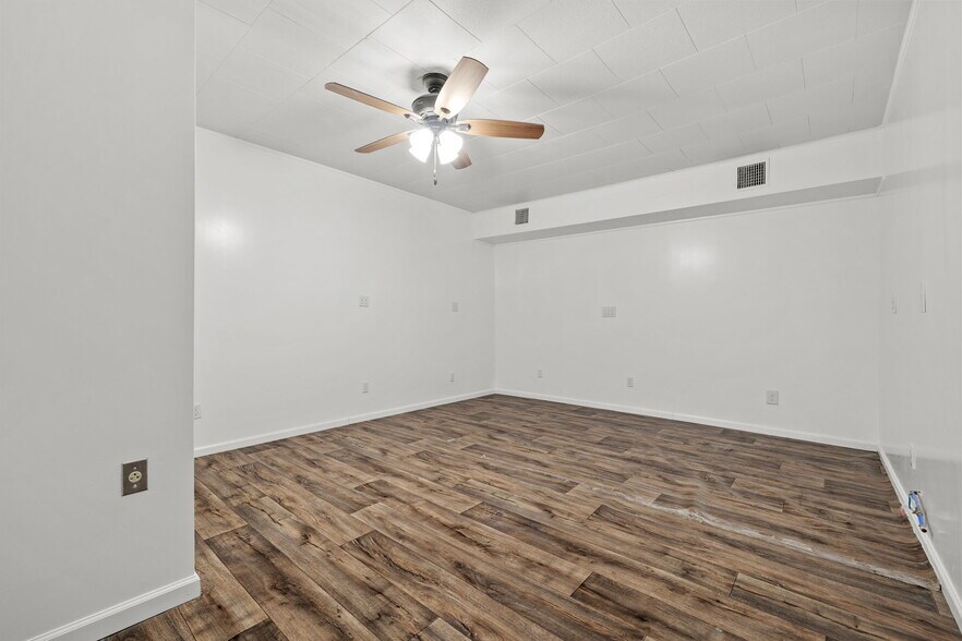 More Photos Of 306 College St, Greenfield Office For Sale