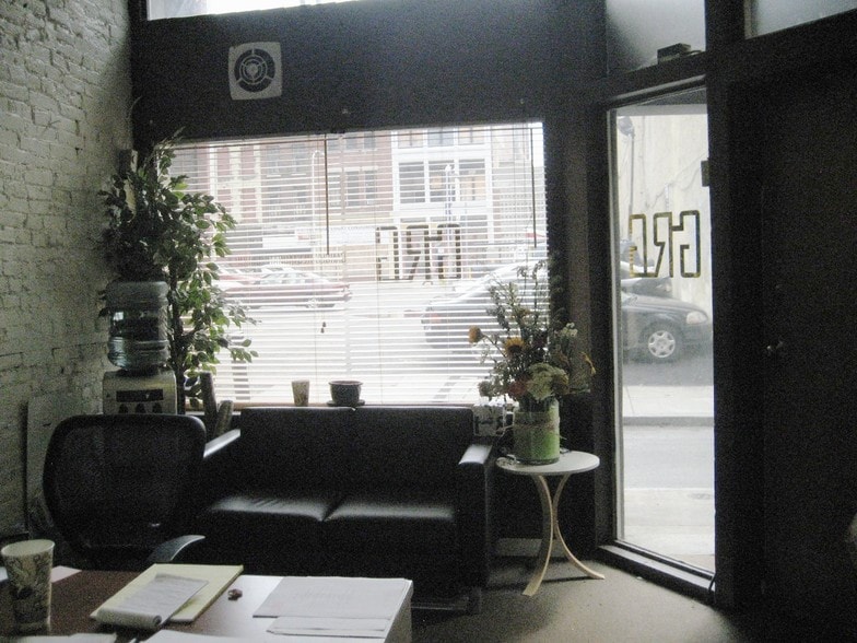 More Photos Of 28 S Strawberry St, Philadelphia Multifamily For Sale