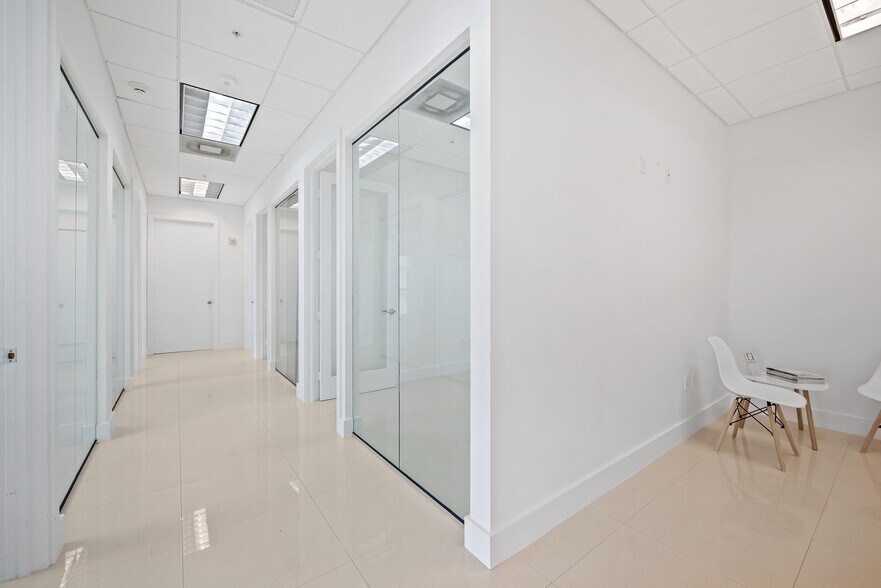 More Photos Of 175 SW 7th St, Miami Medical For Sale