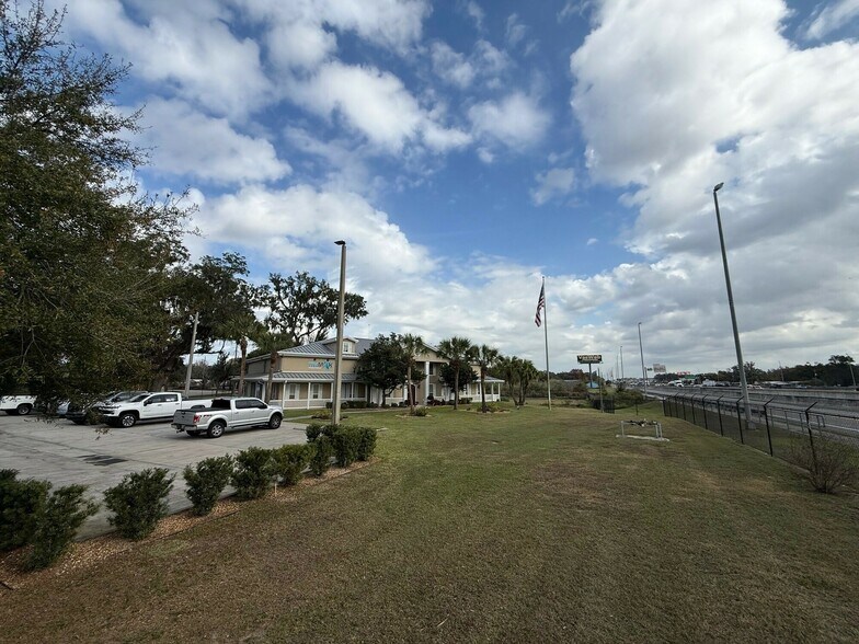 More Photos Of 2502 N Frontage Rd, Plant City Warehouse For Lease