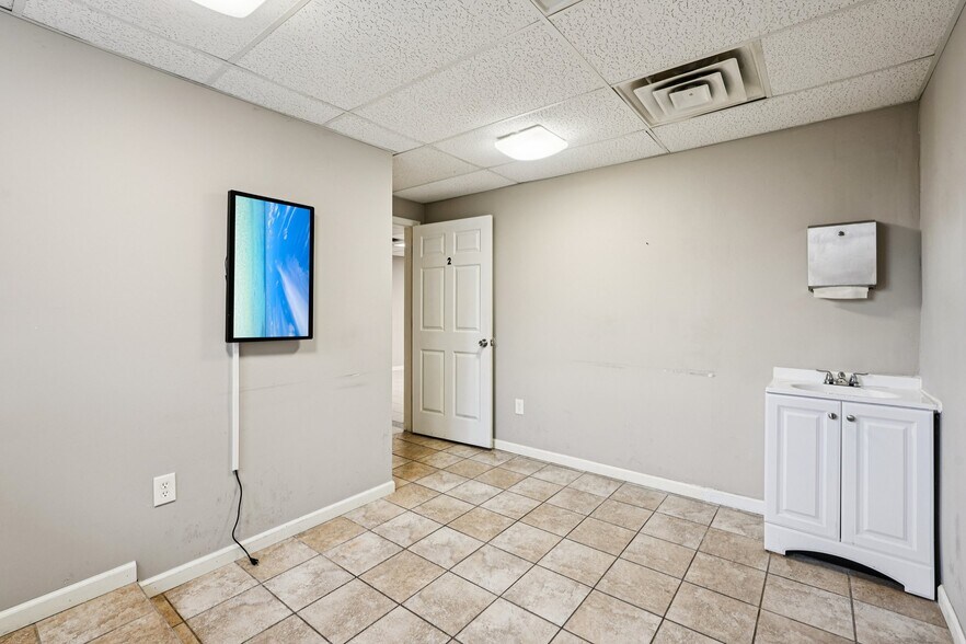 More Photos Of 99-105 Berkshire Ave, Paterson Office For Lease