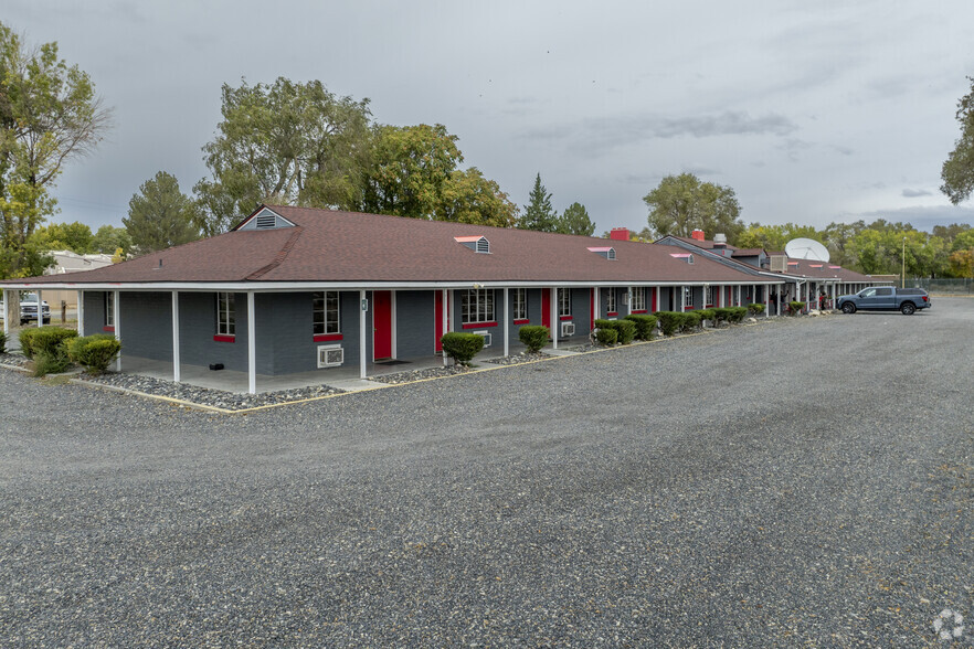 Primary Photo Of 55 Cornell Ave, Lovelock Hotel For Sale