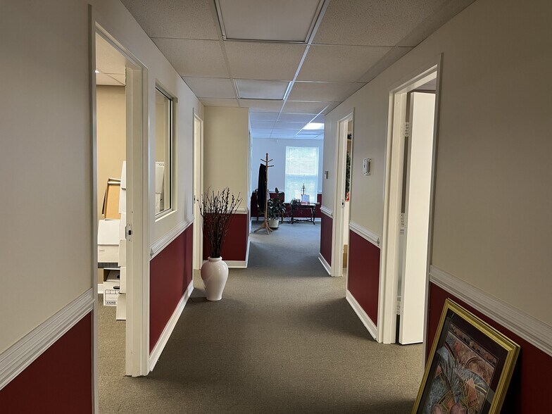 More Photos Of 10712 Ballantraye Dr, Fredericksburg Office Residential For Lease