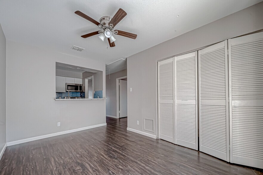 More Photos Of 7315 Housman, Houston Specialty For Lease