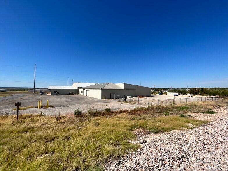 More Photos Of 110 CR 141, Sweetwater Manufacturing For Lease