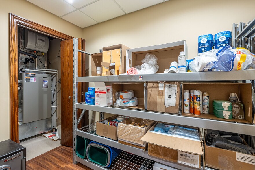 More Photos Of 16610 W 159th St, Lockport Medical For Sale
