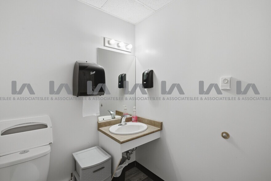 More Photos Of 18788 96th Ave, Surrey Warehouse For Lease