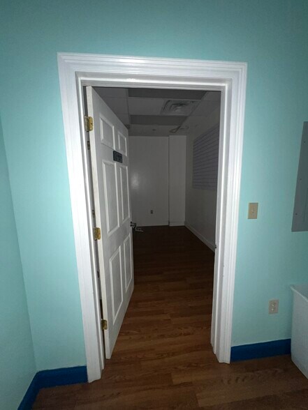 More Photos Of 400 Westgate Rd, Scott Unknown For Lease