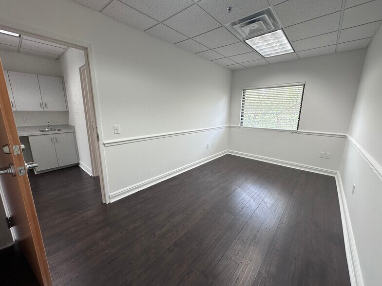 More Photos Of 2813 S Hiawassee Rd, Orlando Medical For Sale