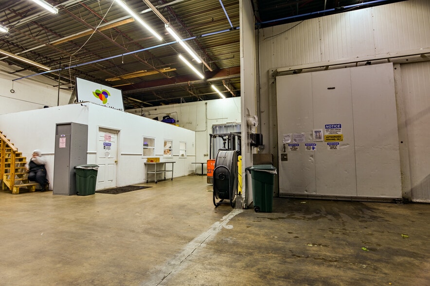 More Photos Of 132 Royal Dr, Forest Park Refrigeration Cold Storage For Sale