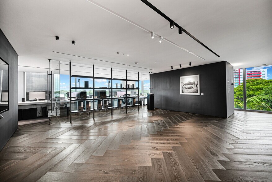 More Photos Of 5555 Biscayne Blvd, Miami Office For Lease