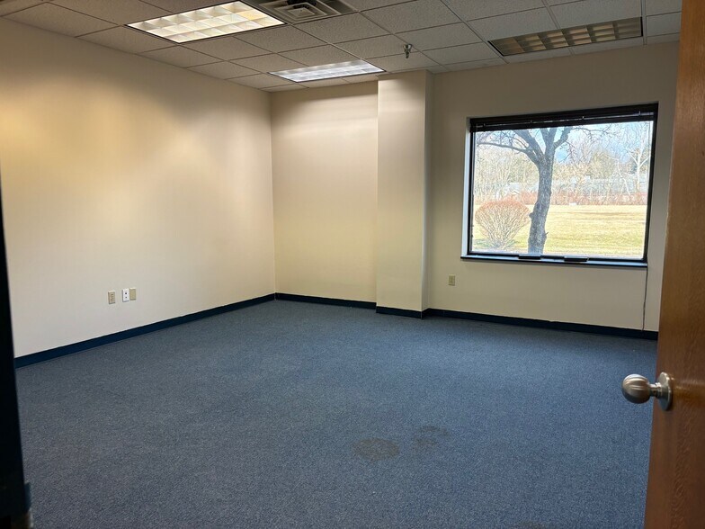 More Photos Of 1566 Akron Peninsula Rd, Akron Light Manufacturing For Lease