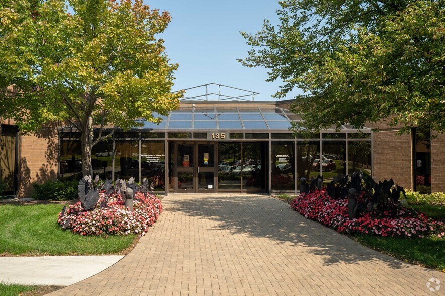 More Photos Of 135 N Arlington Heights Rd, Buffalo Grove Medical For Lease