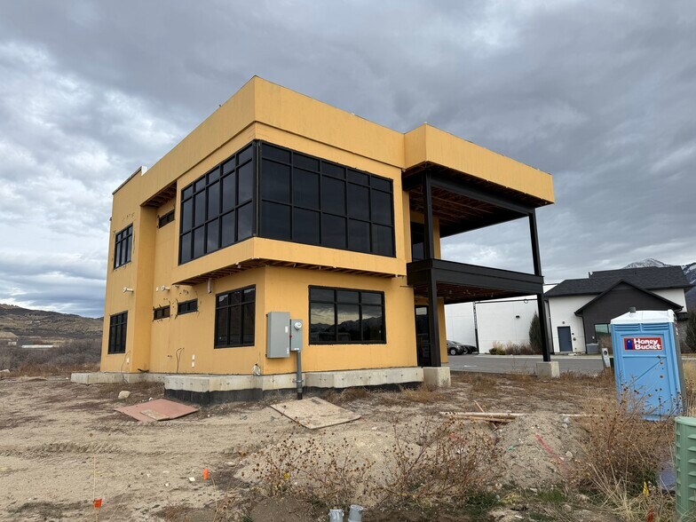 More Photos Of 11231 Highland blvd, Highland Office For Lease