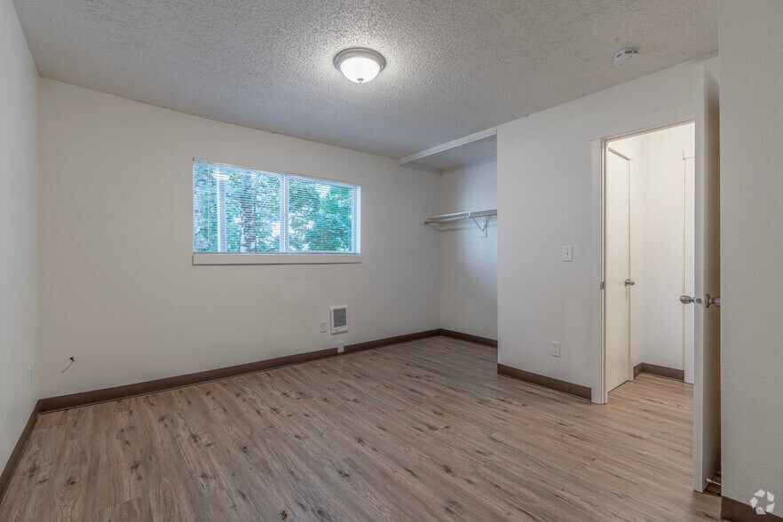More Photos Of 2520 Hyacinth St NE, Salem Apartments For Sale