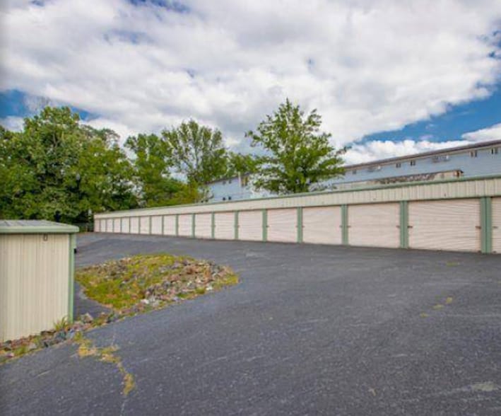 More Photos Of 402 Section Line St, Malvern Self Storage For Sale