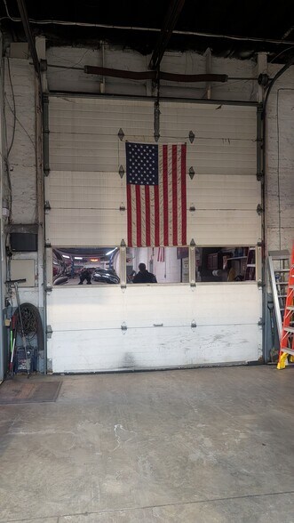 More Photos Of 1960 Richmond Ter, Staten Island Auto Repair For Lease