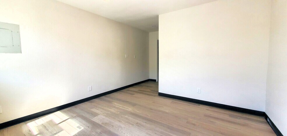More Photos Of 17525 Alder St, Hesperia Warehouse For Lease