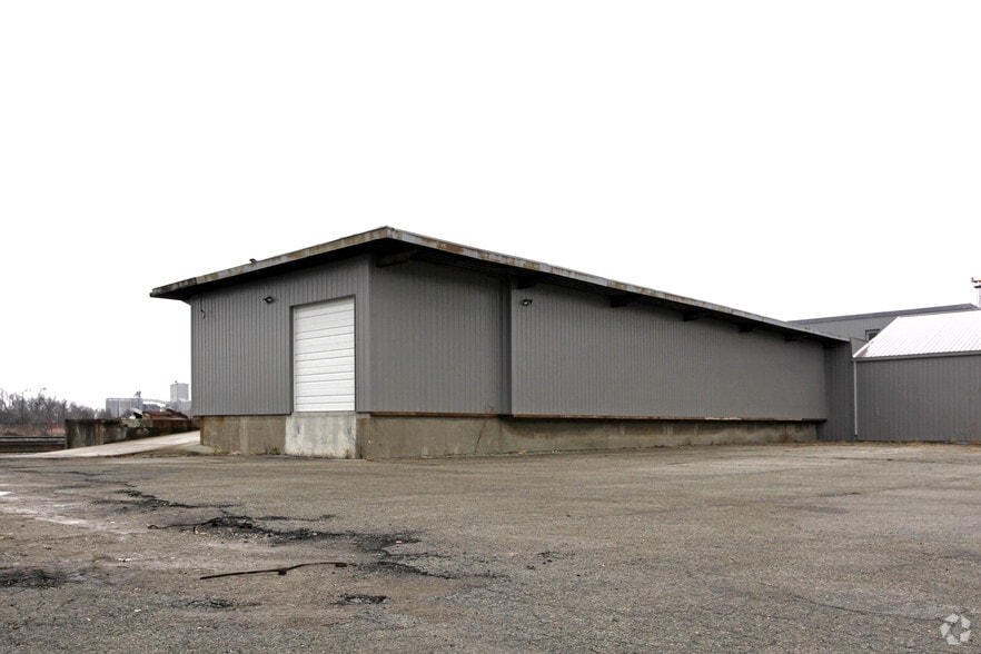 More Photos Of 1402 S 15th St, Louisville Light Distribution For Sale