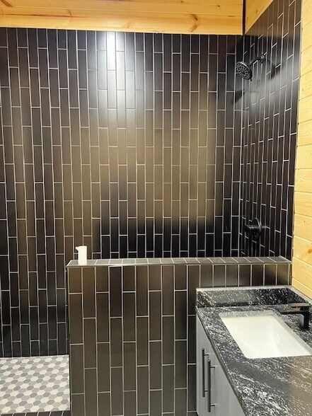 More Photos Of 3119 Interstate 30, Mesquite Showroom For Sale