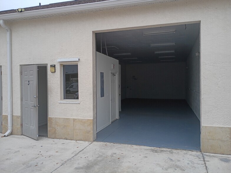 More Photos Of 326 NE 3rd Ave, Cape Coral Industrial For Sale