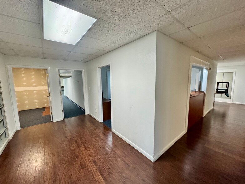 More Photos Of 609 S Ridgewood Ave, Daytona Beach Office For Sale