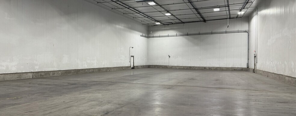 More Photos Of 2021 E Jones Ave, Phoenix Distribution For Lease