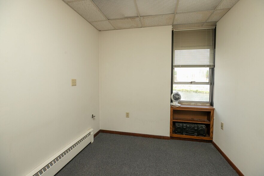More Photos Of 307 E Center St, Rochester Office For Sale