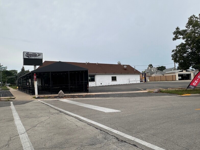 More Photos Of 6764 W Forest Preserve Dr, Harwood Heights Restaurant For Lease