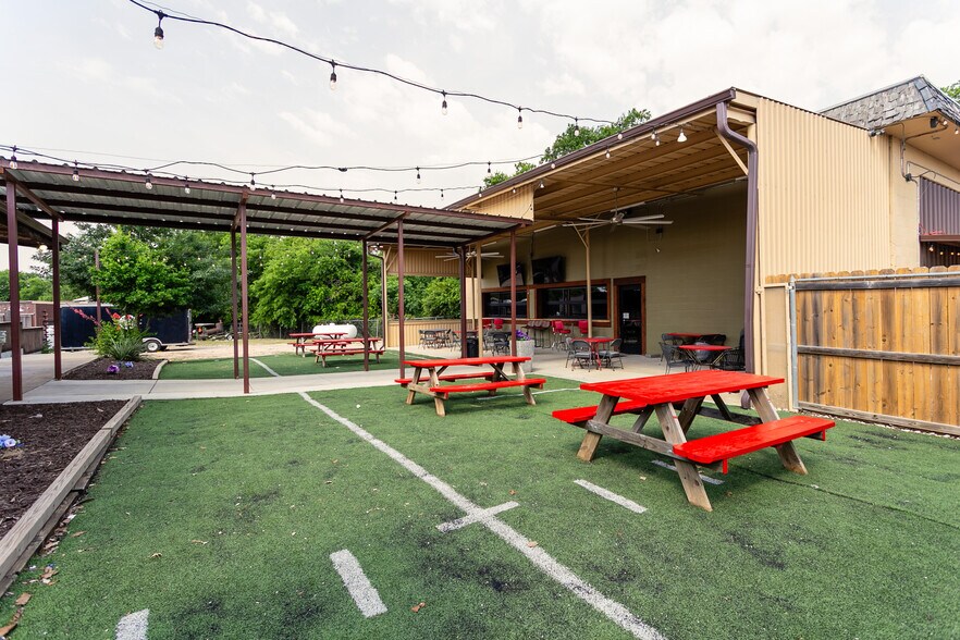 More Photos Of 125 W Highway 171, Godley Freestanding For Sale