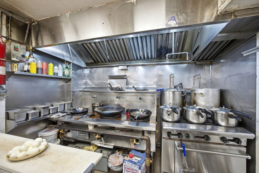 More Photos Of 136-21 41st Ave, Flushing Storefront Retail Office For Sale
