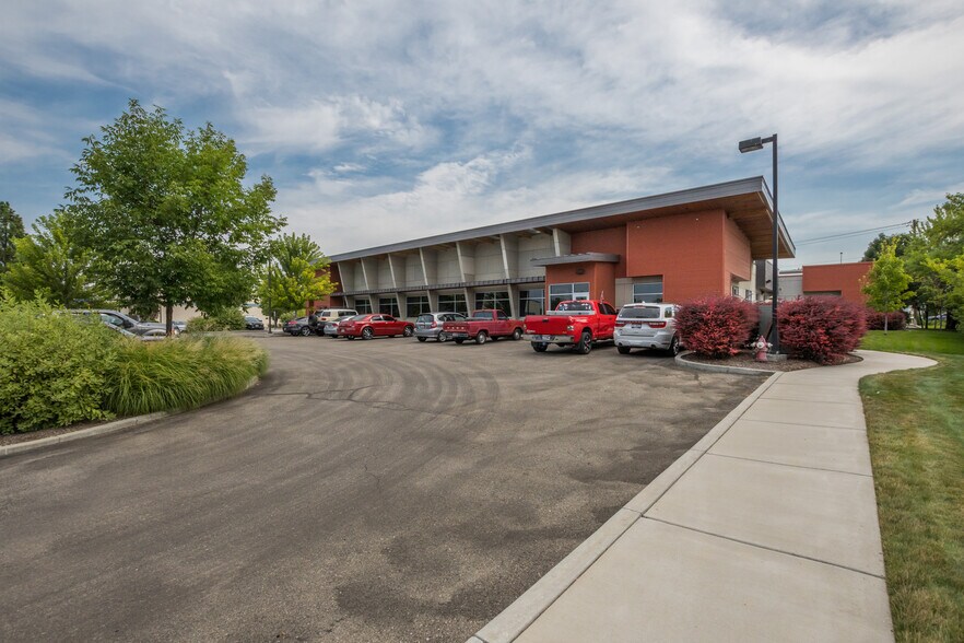 More Photos Of 201 N Maple Grove Rd, Boise Office For Lease