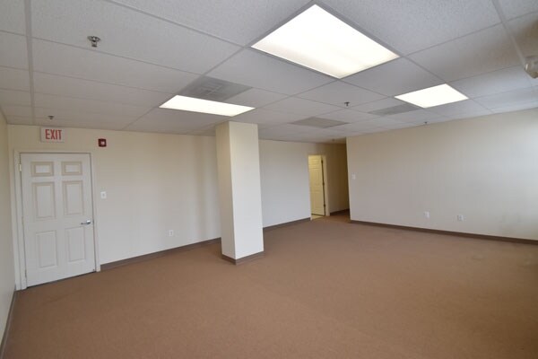 More Photos Of 601 7th St, Laurel Office For Lease