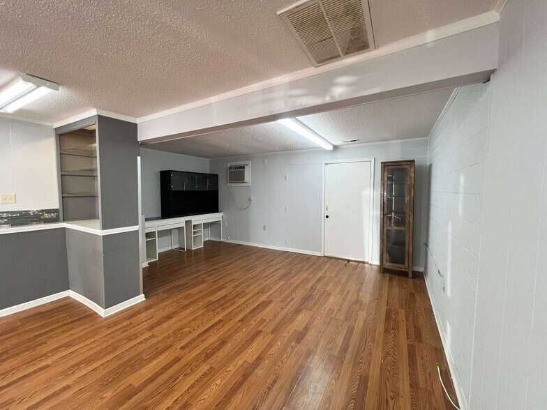 More Photos Of 4510-4522 Potter Rd, Matthews General Retail For Sale