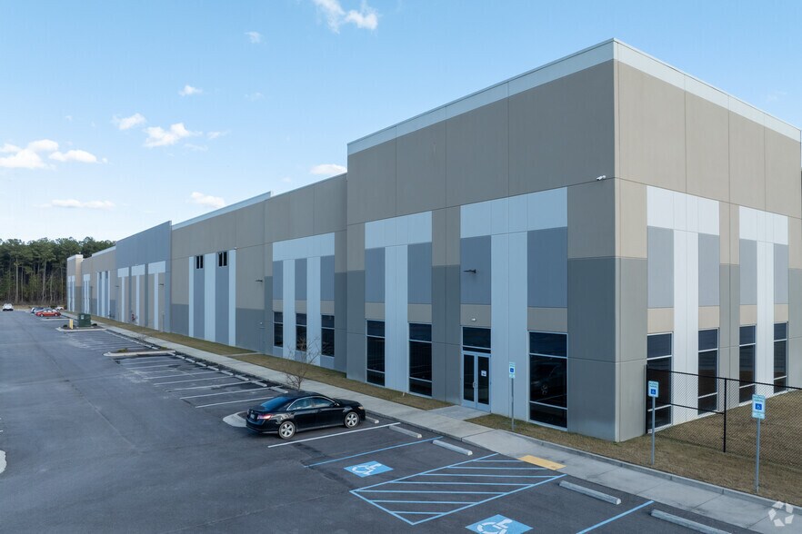 More Photos Of 369 N Cypress Dr, Summerville Warehouse For Lease