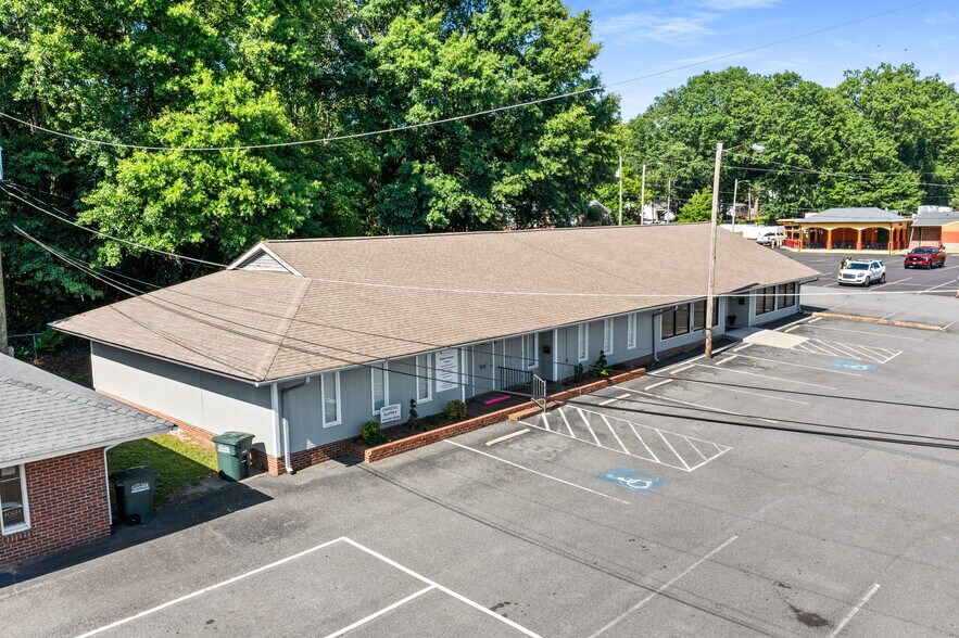 More Photos Of 910 E Garrison Blvd, Gastonia General Retail For Sale