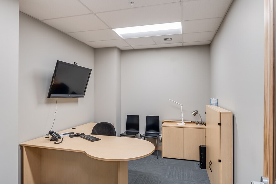 More Photos Of 913 Squalicum Way, Bellingham Distribution For Lease
