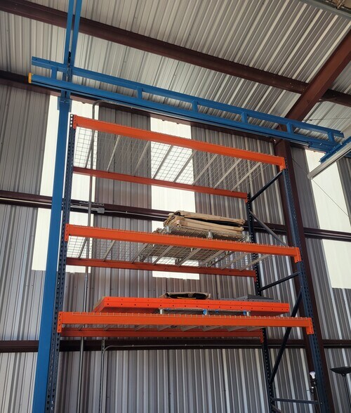 More Photos Of 604 Bonita Dr, Blanco Industrial For Lease
