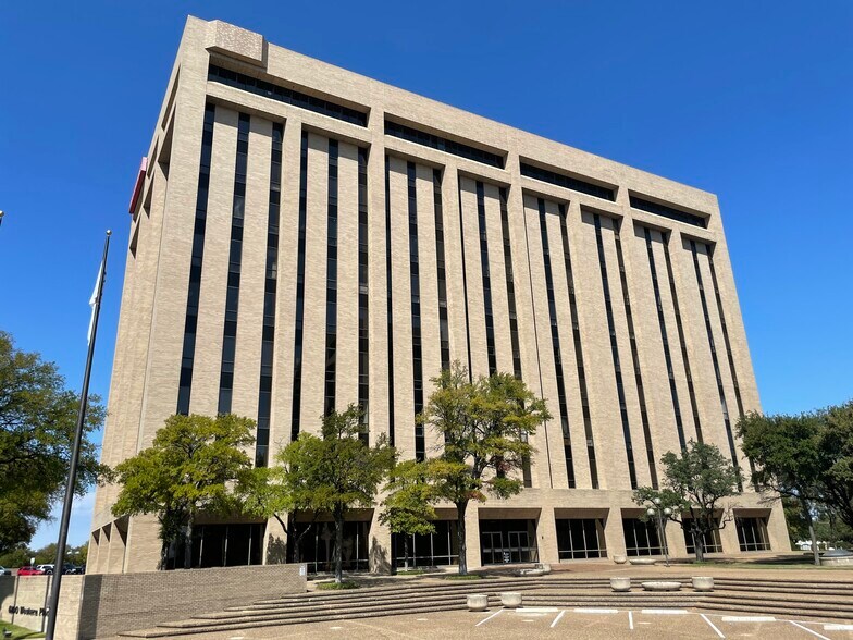 More Photos Of 6100 Western Pl, Fort Worth Unknown For Lease