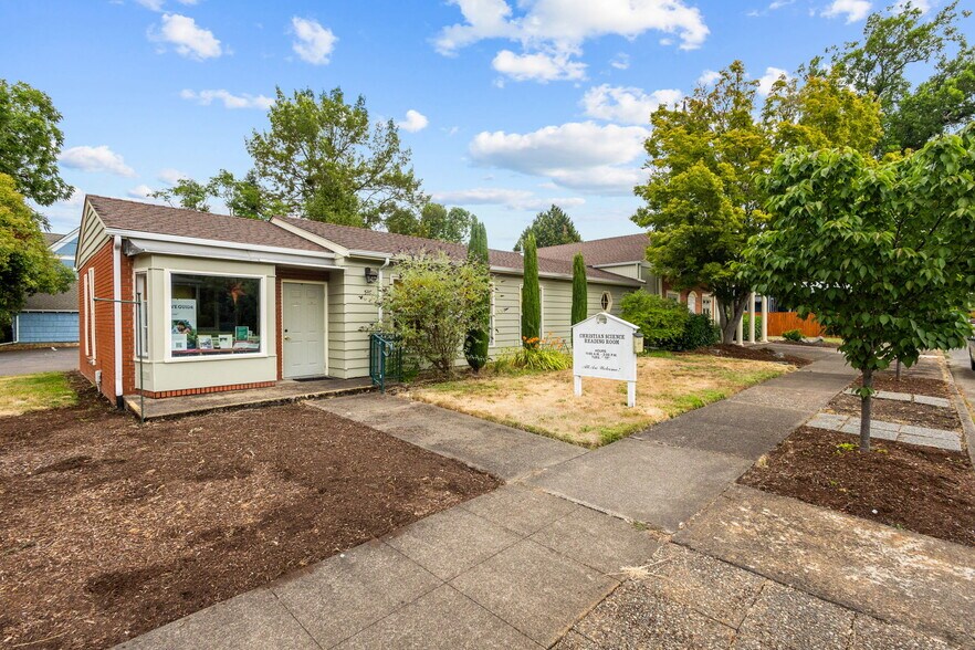 More Photos Of 537 7th Ave SW, Albany Religious Facility For Sale
