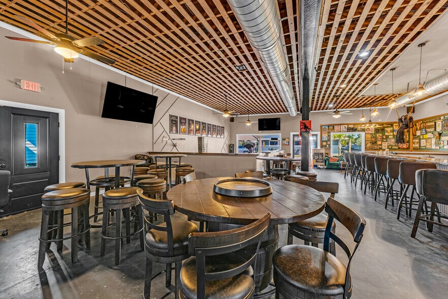 More Photos Of 4301 Avenue S, Galveston Storefront For Sale