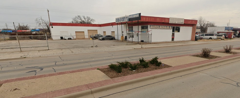 More Photos Of 881 Pine St, Abilene Industrial For Sale