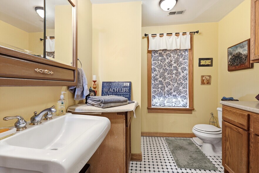 More Photos Of 196 S Main St, Potosi General Retail For Sale