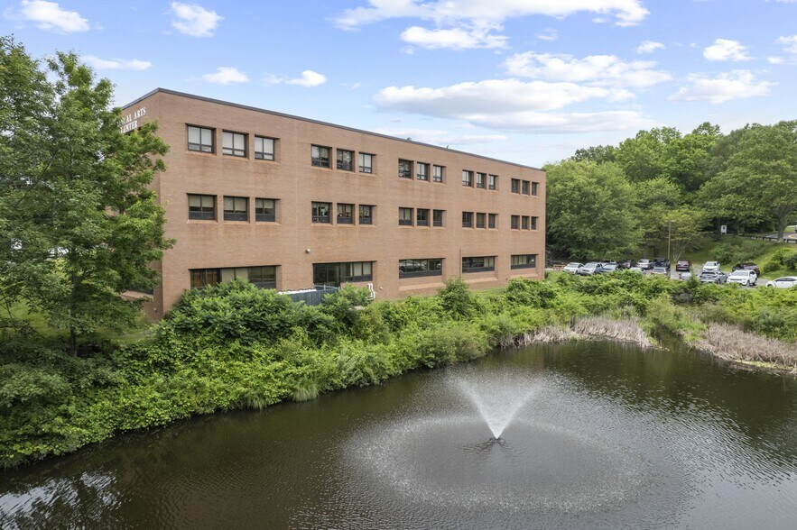 More Photos Of 15 Corporate Dr, Trumbull Medical For Lease